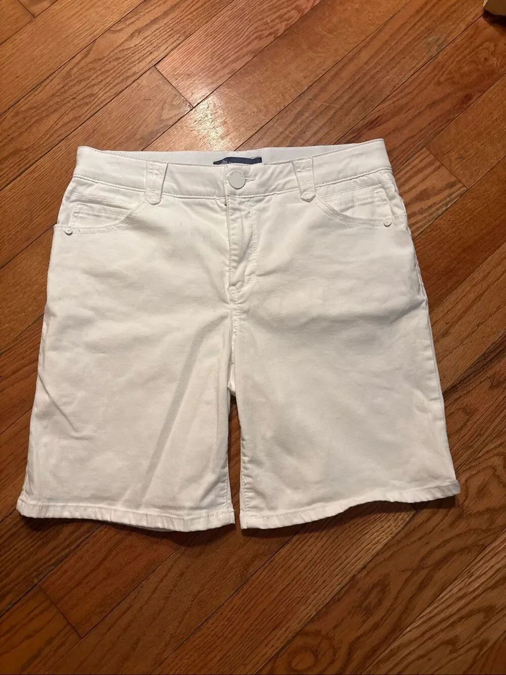 Democracy White Bermuda Shorts